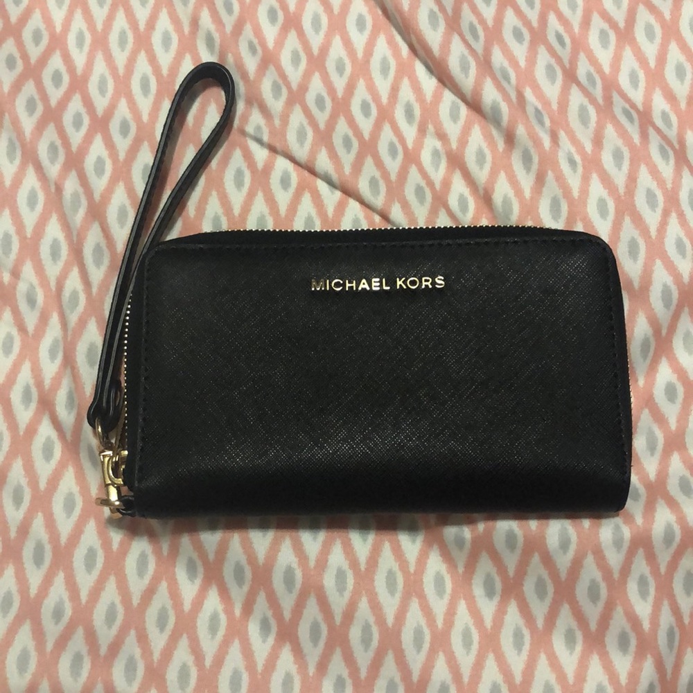 Michael Kors Travel Flat Multifunction Wallet